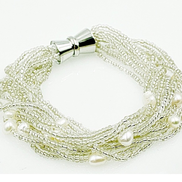 Luxe Pearl Bracelet - Picture 1 of 3